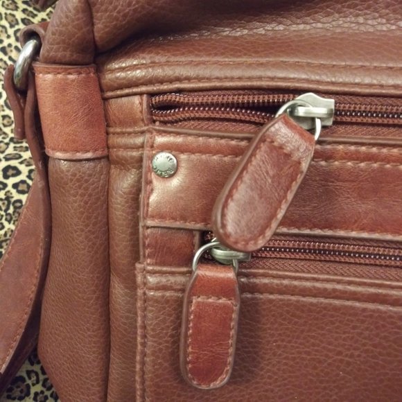 2146 Relic Leather Shoulder Bag Purse - Picture 2 of 8